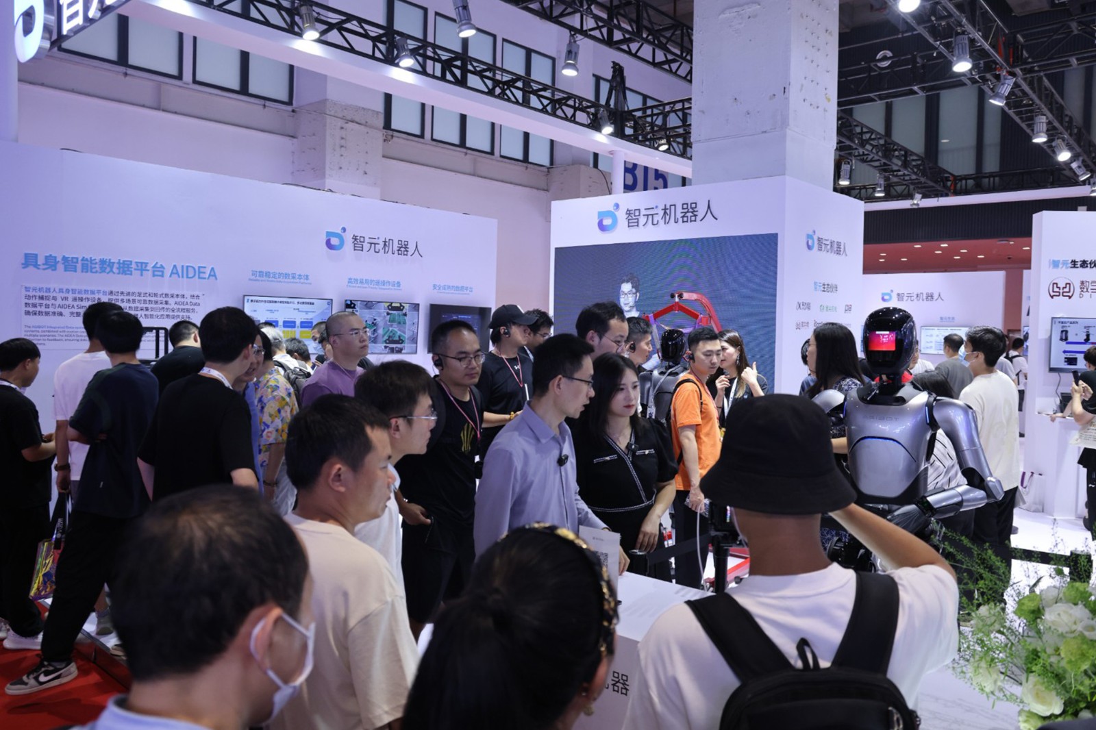 今年会机器人亮相世界机器人大会WRC